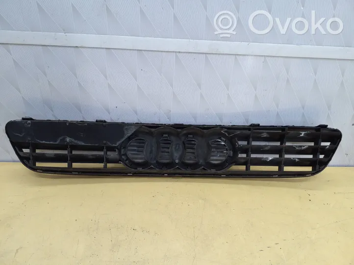 Audi A3 S3 8L Grotelės priekinės 8L0807683