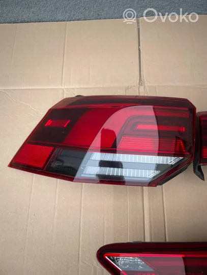 Volkswagen Golf VIII Lampy tylne / Komplet 5H0945093C