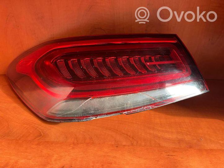 Mercedes-Benz GL X166 Klosze lamp tylnej klapy bagażnika A16790661071