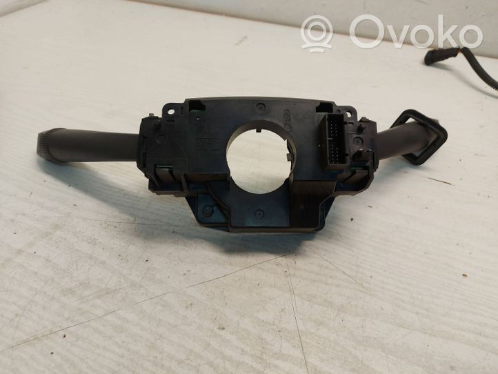 Volvo S60 Leva/interruttore dell’indicatore di direzione e tergicristallo 8666597