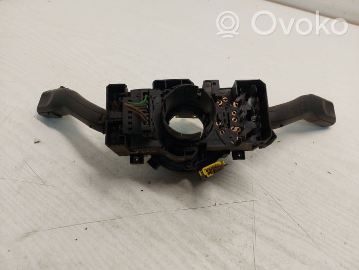 Volkswagen PASSAT B5 Pyyhkimen/suuntavilkun vipukytkin 4B0953503H