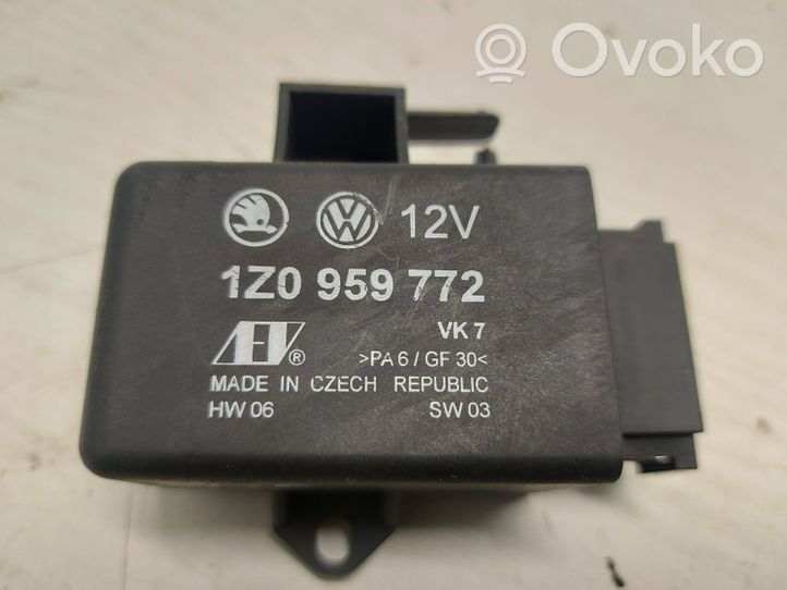 Volkswagen PASSAT B6 Sėdynių šildymo rėlė 1Z0959772