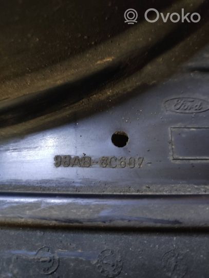 Ford Focus Jäähdyttimen jäähdytinpuhaltimen suojus 98AB8C607