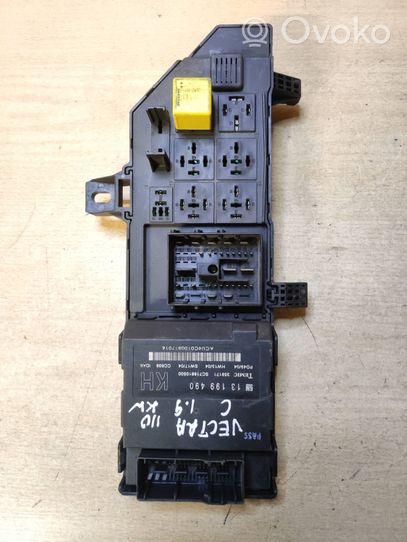 Opel Vectra C Module de fusibles 13181984