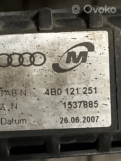 Audi A6 S6 C5 4B Aušinimo skysčio radiatorius 4B0121251