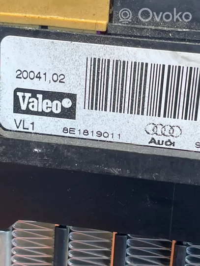 Audi A4 S4 B7 8E 8H Sähköinen ohjaamon lämmittimen säteilylämmitin 8E1819011