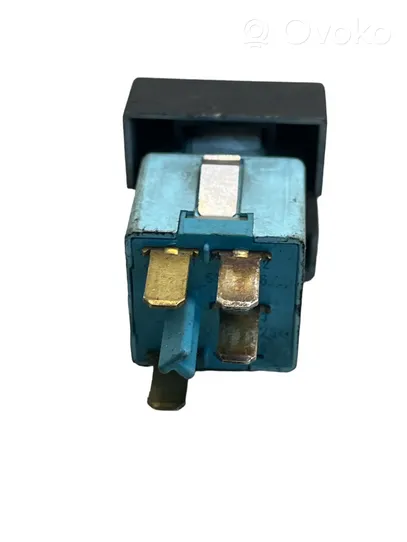 Opel Omega B1 Alarm switch 90565716