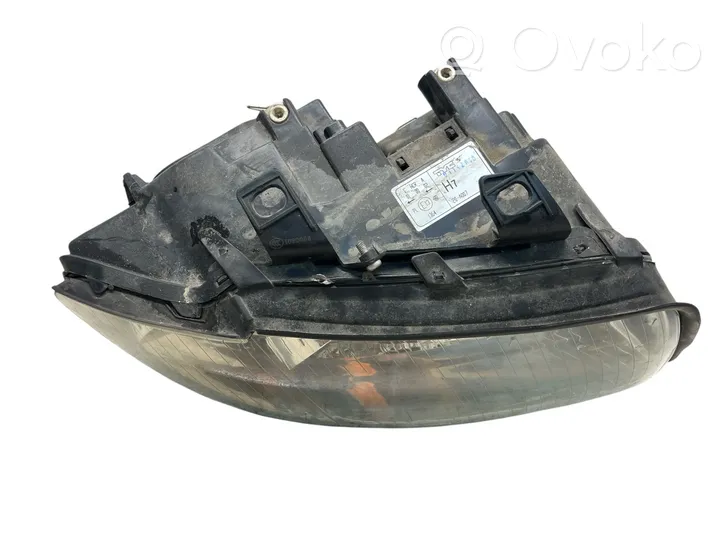 Audi A4 S4 B6 8E 8H Lampa przednia 