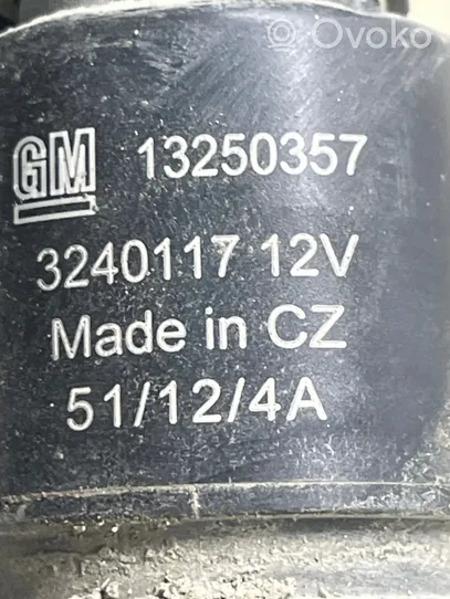 Opel Meriva B Pompa spryskiwacza szyby przedniej / czołowej 13250357