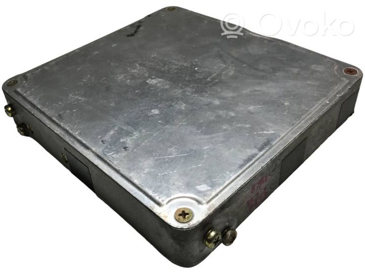 Toyota Camry Calculateur moteur ECU 8966135750