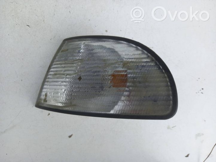 Audi A4 S4 B5 8D Indicatore di direzione anteriore 8D0953049A