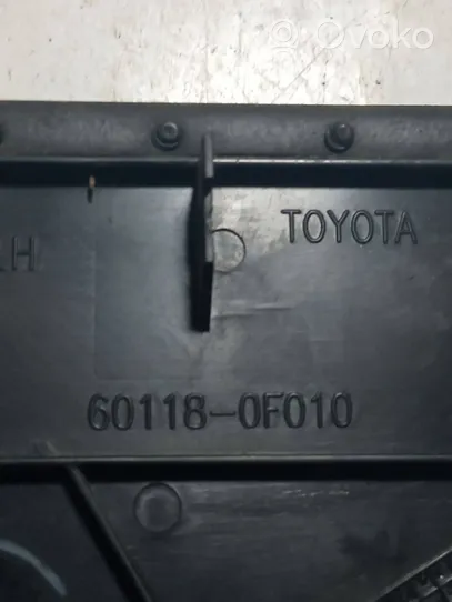 Toyota Corolla Verso AR10 Lokasuojan lista (muoto) 601180F010