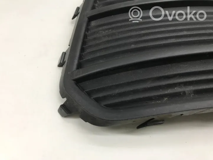 Audi Q3 8U Mascherina inferiore del paraurti anteriore 8U0807682P