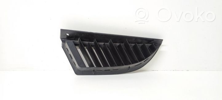 Mitsubishi Colt Grille inférieure de pare-chocs avant MB3201AR