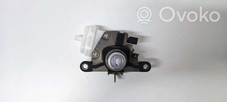 Audi A4 S4 B5 8D Zamek tylnej klapy bagażnika 8D0862055