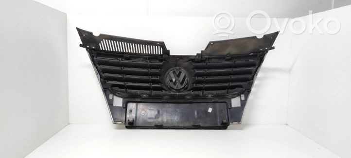 Volkswagen PASSAT B6 Etupuskurin ylempi jäähdytinsäleikkö 3C0853651