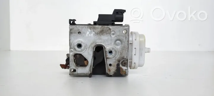 Audi A4 S4 B5 8D Serratura portiera anteriore 8D1837015F