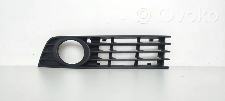 Audi A4 S4 B6 8E 8H Grille inférieure de pare-chocs avant 8E0807681