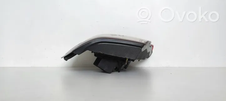 Nissan Almera Feux arrière / postérieurs 