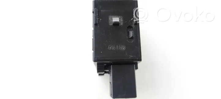 Nissan Note (E11) Interruptor del limpiafaros 65138