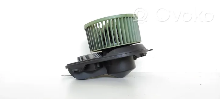 Volkswagen PASSAT B5.5 Ventola riscaldamento/ventilatore abitacolo 8D1820021