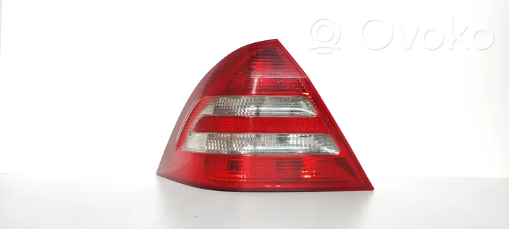 Mercedes-Benz C W203 Lampa tylna 3312