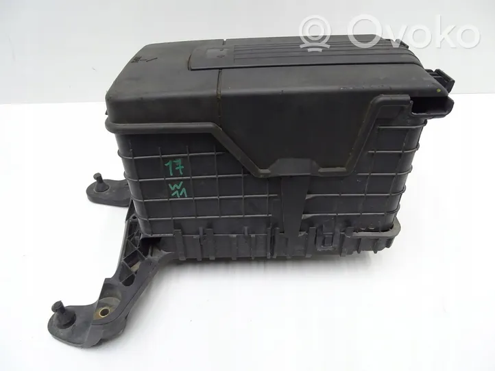 Volkswagen PASSAT B7 Support boîte de batterie 1K0915333H