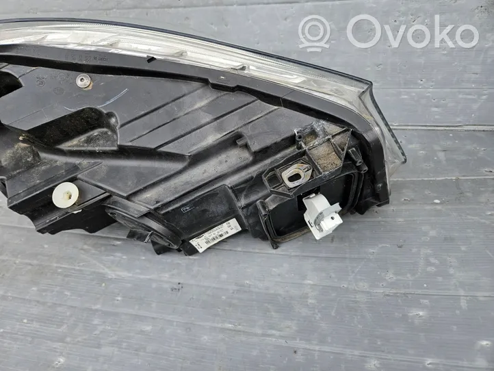 Mercedes-Benz A W176 Lampa przednia A1768201161