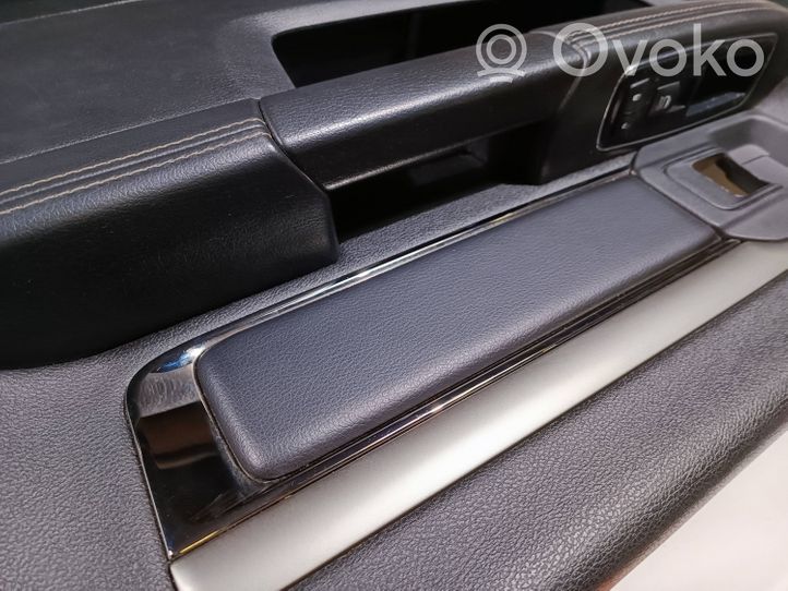 Dodge RAM Apmušimas priekinių durų (obšifke) 1VZ361X9