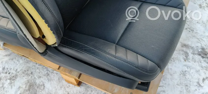 Dodge Challenger Seat set 