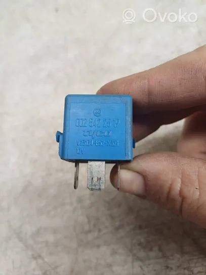 Mercedes-Benz Vaneo W414 Other relay 0025422519