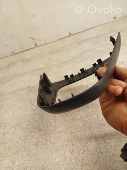 Toyota Corolla Verso E121 Rivestimento in plastica cornice della leva del cambio 5884313020