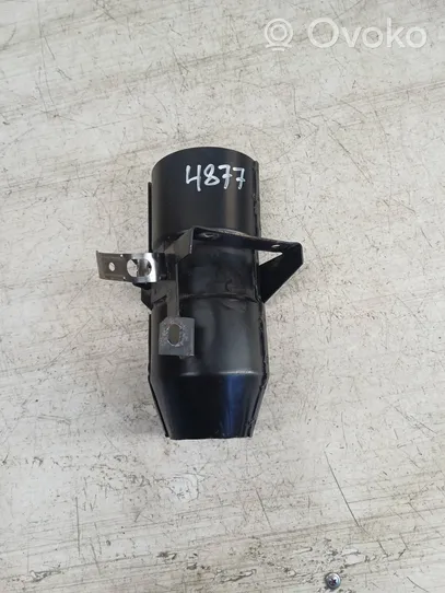 Audi 80 90 S2 B4 Staffa/supporto di montaggio del filtro carburante 8A0201987B