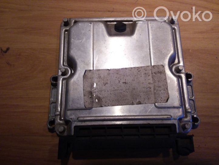 Peugeot 406 Calculateur moteur ECU 0281001977