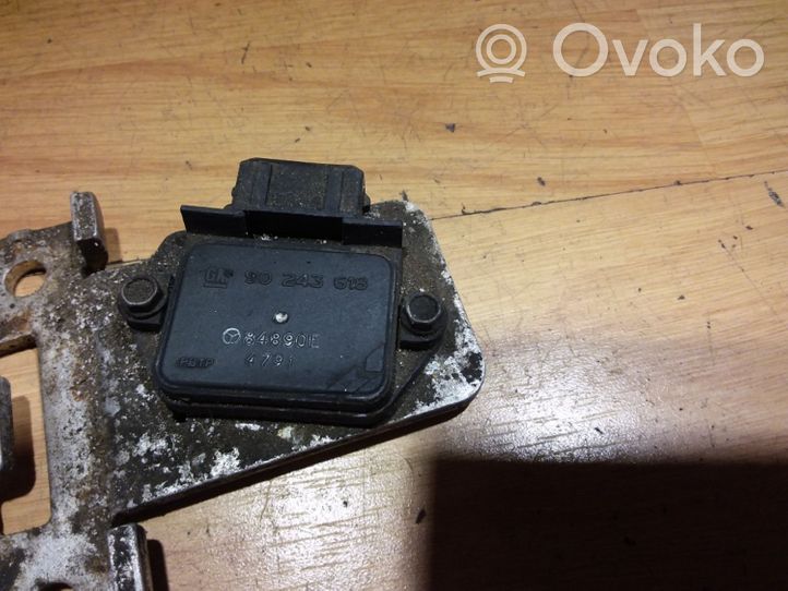 Opel Vectra B Ignition amplifier control unit 90243618