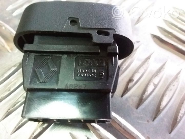Renault Kangoo I Przycisk / Przełącznik ogrzewania szyby przedniej / czołowej A8287