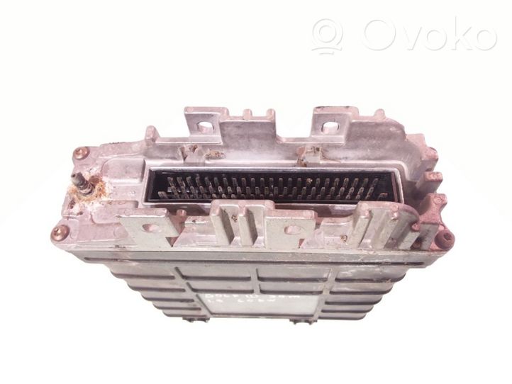 Volkswagen Golf III Calculateur moteur ECU 0281001308