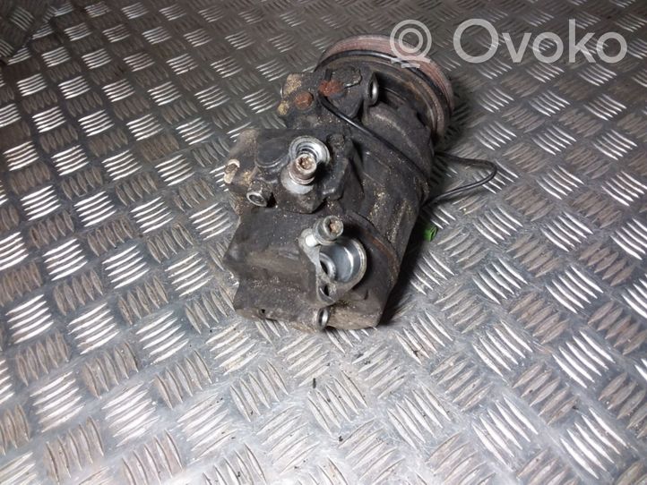 Volkswagen PASSAT B5.5 Ilmastointilaitteen kompressorin pumppu (A/C) 8D0260808