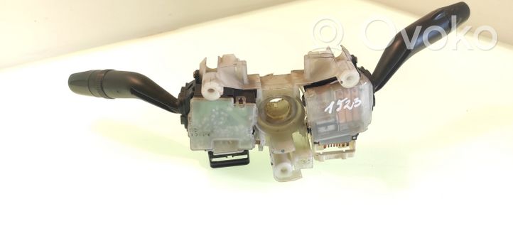 Mazda MPV Interruptor/palanca de limpiador de luz de giro 17B334