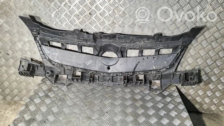 Opel Vectra C Front bumper upper radiator grill 903000004