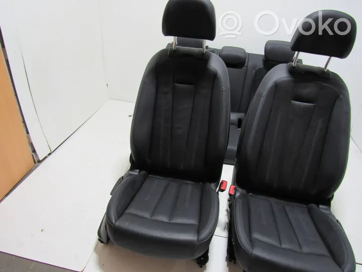Audi A4 S4 B9 8W Garnitures, kit cartes de siège intérieur avec porte 8W0881106AF