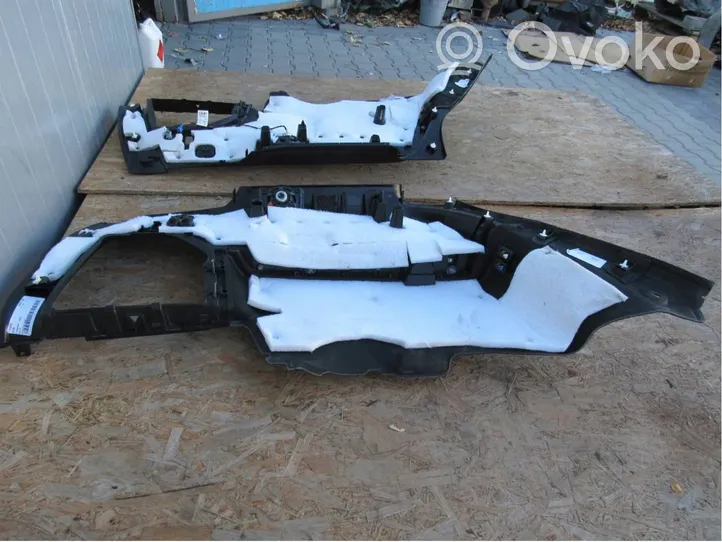 Mercedes-Benz GL X166 Rivestimento pannello laterale del bagagliaio/baule A1666902641