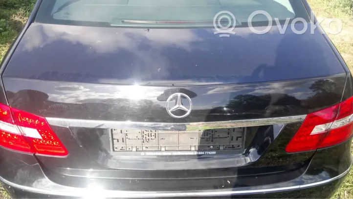 Mercedes-Benz E W212 Takaluukun/tavaratilan kansi 