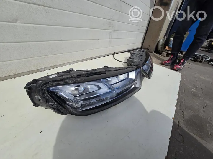 Audi Q7 4M Lampa przednia 4M0941034B