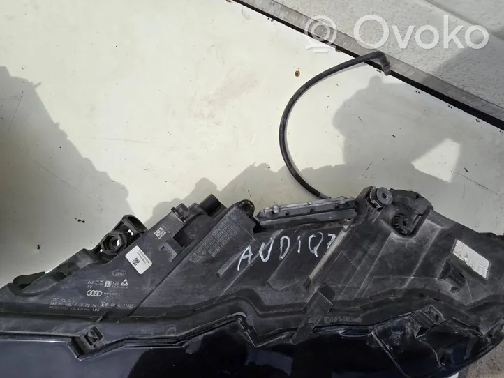 Audi Q7 4M Lampa przednia 4M0941034B