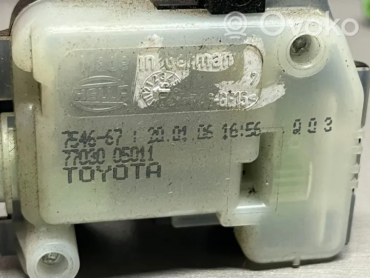 Toyota Avensis T250 Motorino della chiusura centralizzata 7703005011