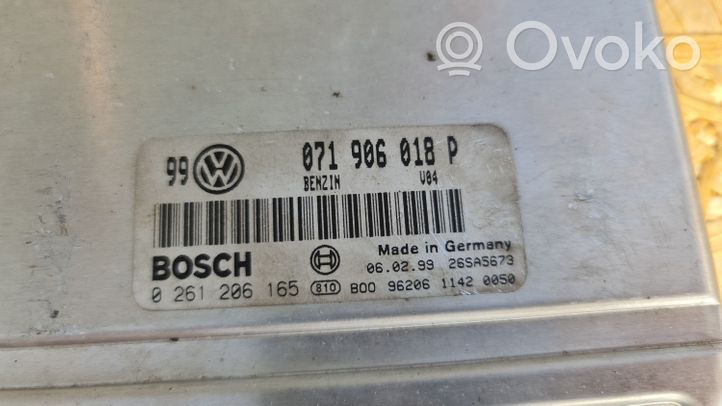 Volkswagen PASSAT B5 Variklio valdymo blokas 071906018P