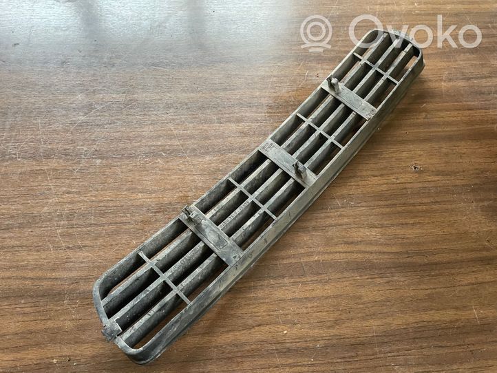 Audi 80 90 B3 Grille inférieure de pare-chocs avant 8A0807683A