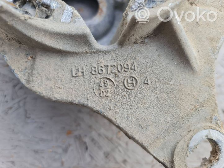 Volvo V70 Etuiskunvaimentimen kannake 8672094