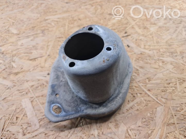 Volvo V70 Front shock absorber mounting bracket 